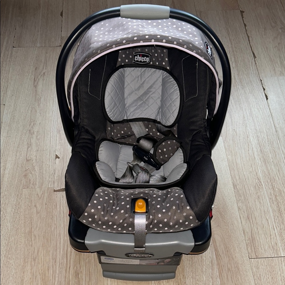 Chic Infant Car Seat with Gray Polka Dots